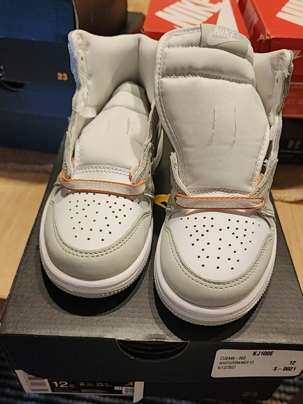 Air Jordan 1 High OG White Sea Foam Sneakers - Picture 3 of 6
